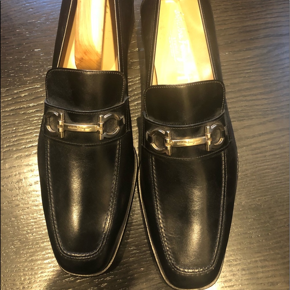 Ferragamo Studio black leather dress shoes. 11 D